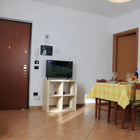Appartement In Mit Garten *